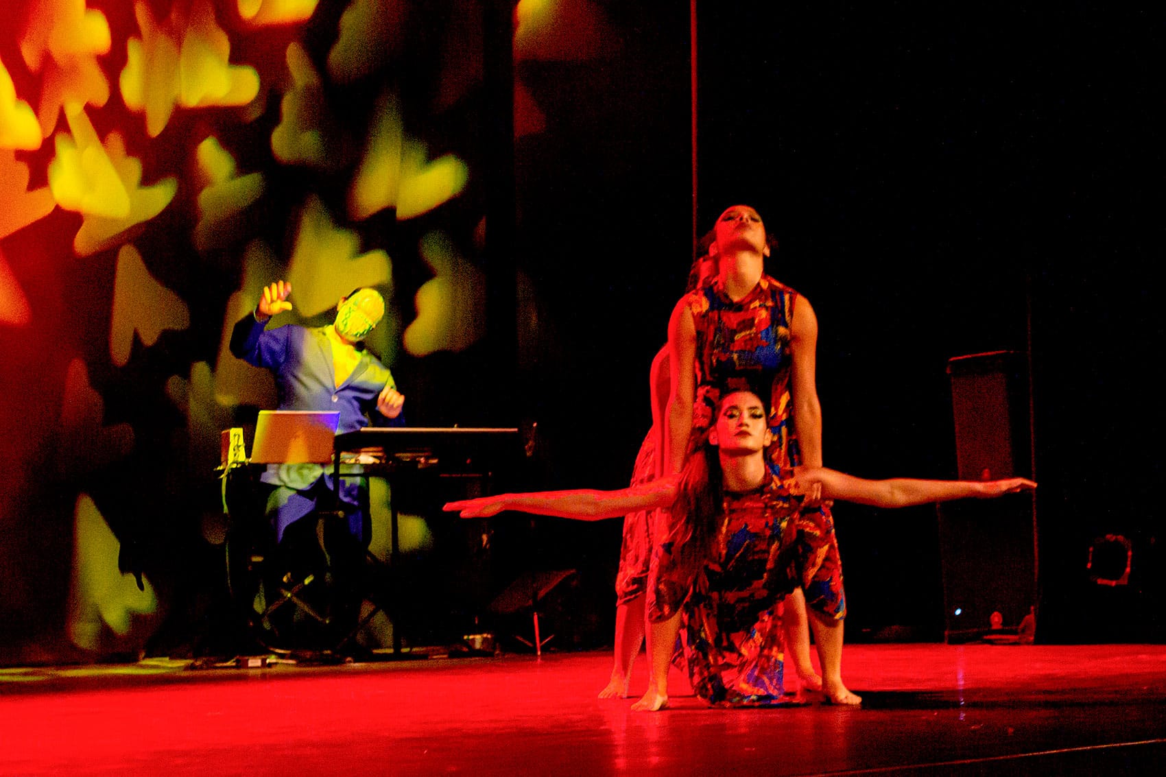 Compañía venezolana Danzaluz con la obra “RAYA” en el Teatro Cajamag